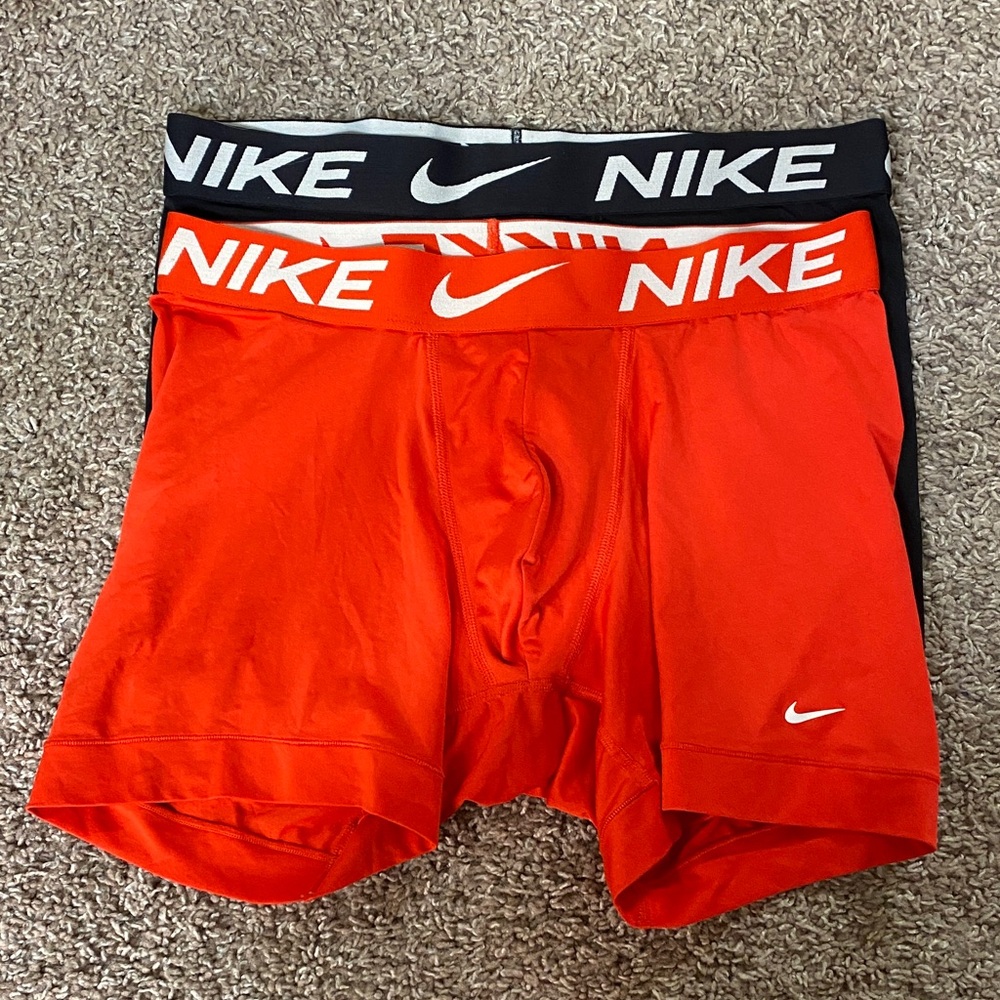 2 Mens Boxer Briefs: Black and Red